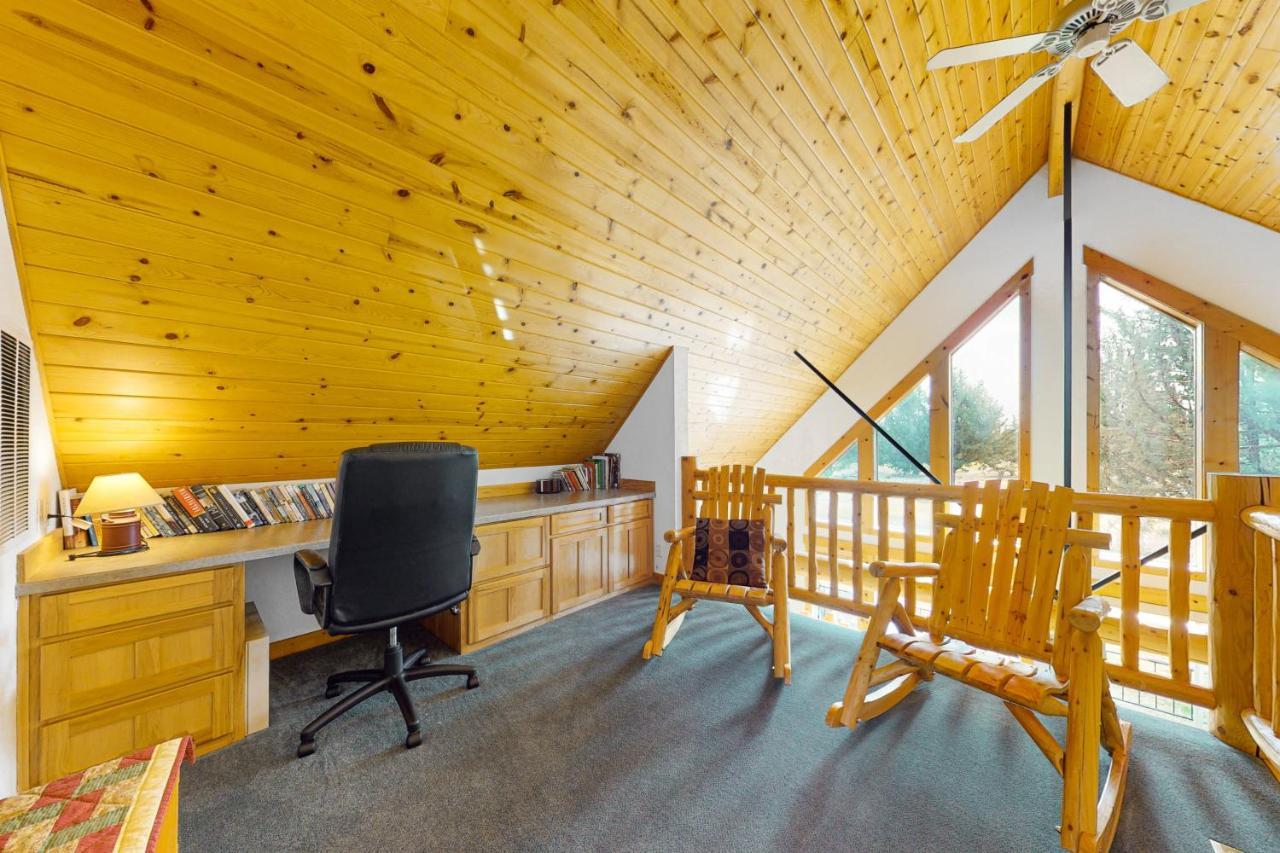 Cinnamon Teal Chalet Redmond Buitenkant foto